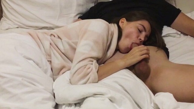 Hottie Gives A Relaxing Home Blowjob While Watching A Movie